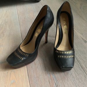 L.A.M.B black leather closed toe pump high heels